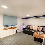 בית נופש 4 Bed In Oc-r34663